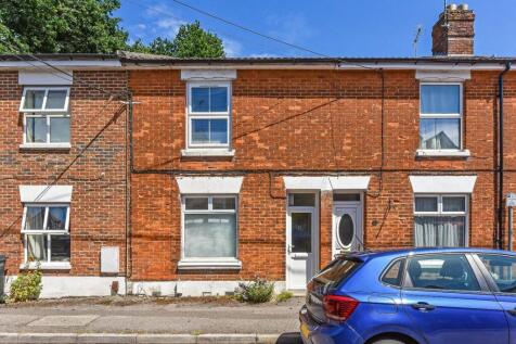 North Road, Petersfield, Hampshire 2 bed terraced house for sale