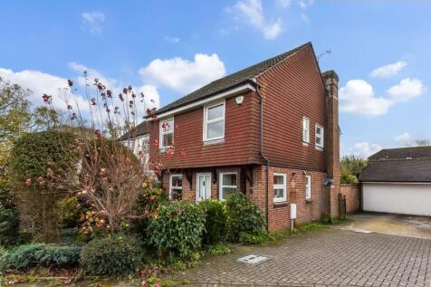 4 bedroom semi-detached house for sale