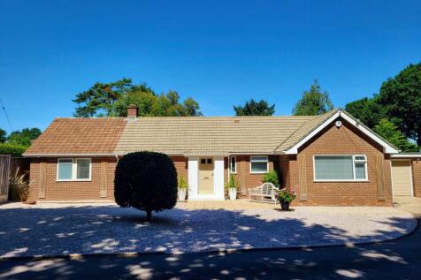 3 bedroom detached bungalow for sale