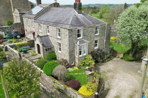 5 bedroom country house for sale