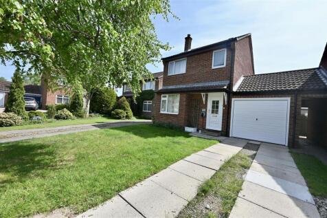 3 bedroom link detached house for sale