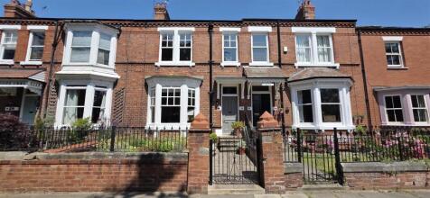 4 bedroom terraced house for sale