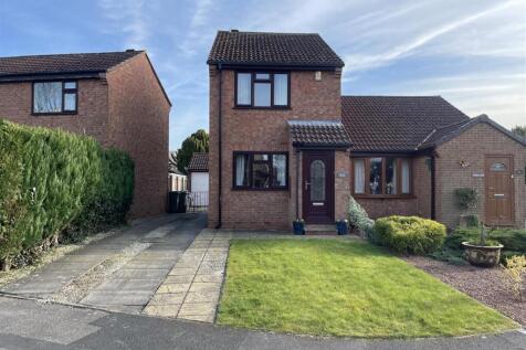 2 bedroom semi-detached house for sale