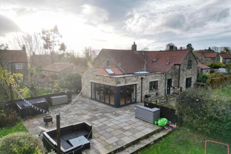 4 bedroom semi-detached house for sale