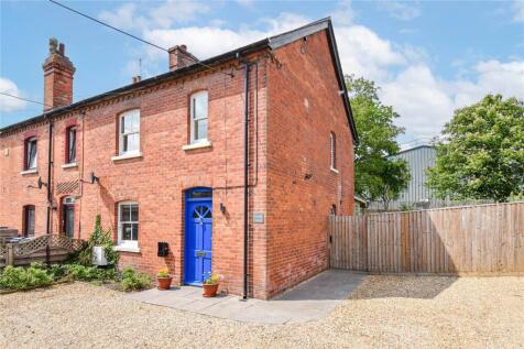 4 bedroom end of terrace house for sale