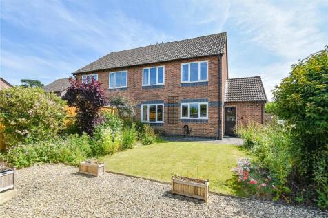 3 bedroom semi-detached house for sale