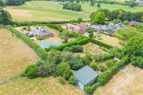 4 bedroom detached bungalow for sale