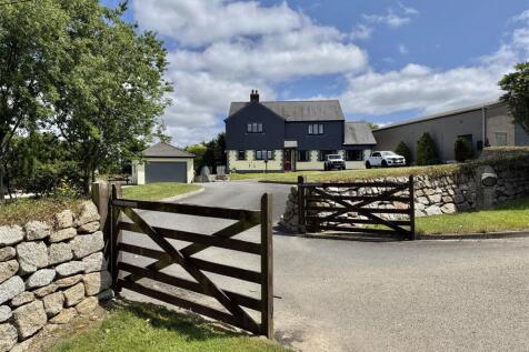 HOUSE & 1700 sq ft COMMERCIAL UNIT... 5 bed detached house for sale