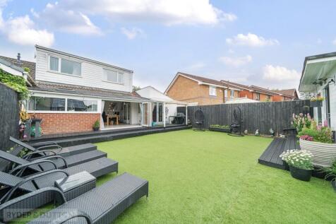 Tiber Avenue, Hollinwood, Oldham, OL8 3 bed semi