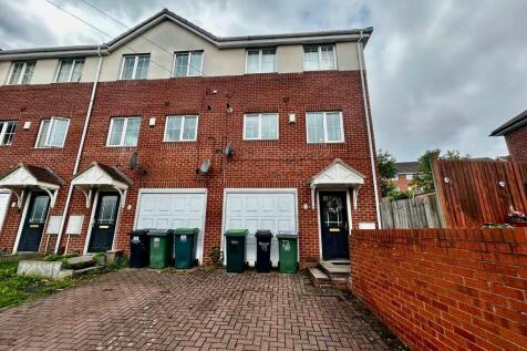 3 bedroom town house for sale