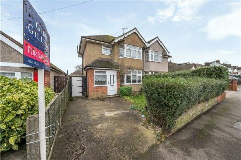 Sherborne Way, Croxley Green... 3 bed semi