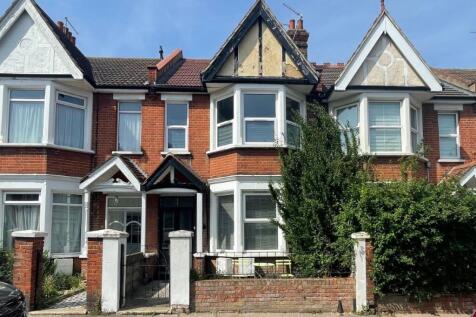 1 bedroom ground floor flat for sale