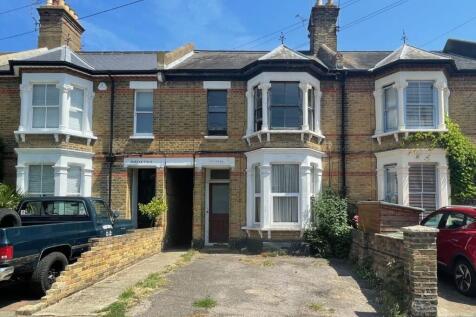 1 bedroom ground floor flat for sale