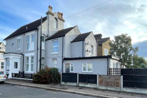 Studio flat for sale