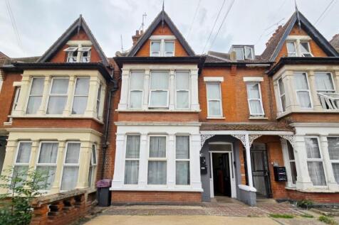 1 bedroom ground floor flat for sale