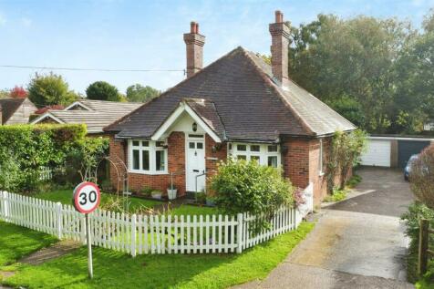 2 bedroom detached bungalow for sale