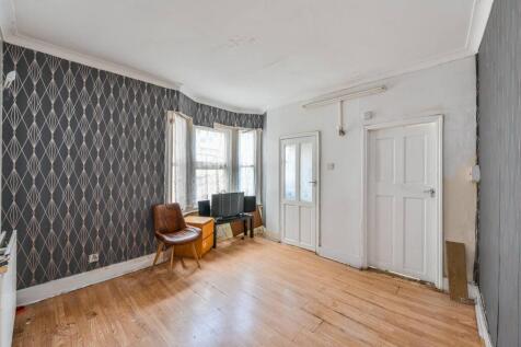 Oaksford Avenue, Upper Sydenham... 3 bed maisonette for sale