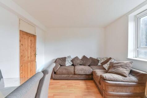 Randisbourne Gardens, Beckenham Hill... 3 bed flat for sale