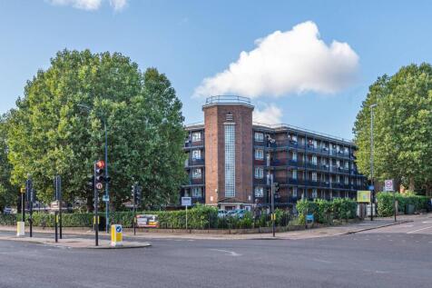 Randisbourne Gardens, Beckenham Hill... 3 bed flat for sale