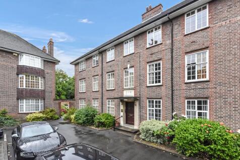 The Green, London N14 2 bed ground floor flat for sale
