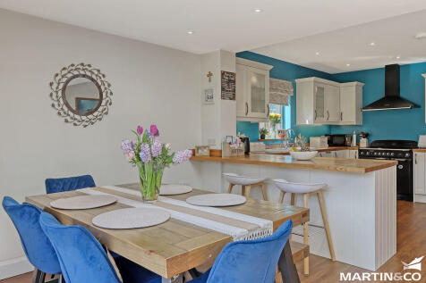 Wallace Crescent, Chelmsford 3 bed detached bungalow for sale