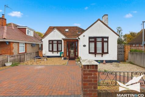 Wallace Crescent, Chelmsford 3 bed detached bungalow for sale
