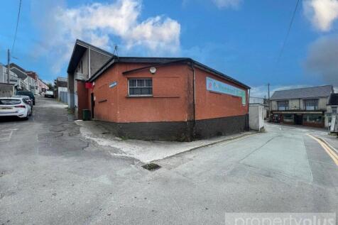Waunrhydd Rd, Tonyrefaill, Rhondda... 1 bed property with land for sale
