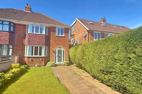Blackberry Lane, Four Oaks, Sutton... 3 bed semi
