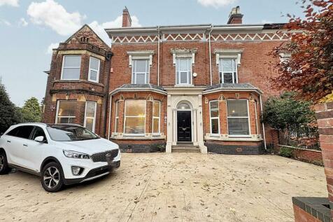 6 bedroom semi-detached house for sale