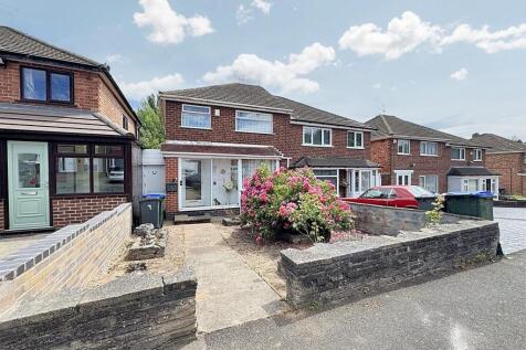 Farnham Close, Great Barr, Birmingham 3 bed semi