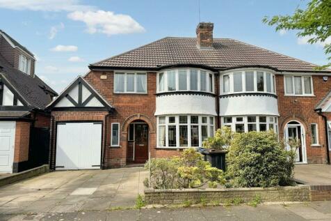 3 bedroom semi-detached house for sale