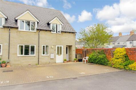 Newcombe Court, Victoria Road... 2 bed maisonette for sale