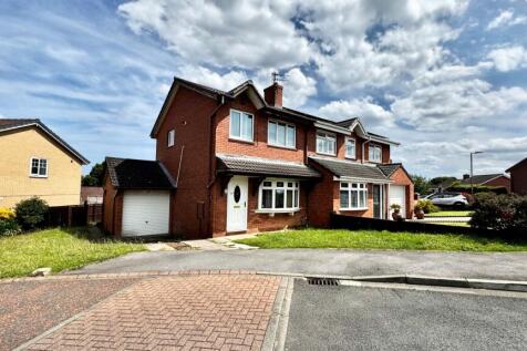 Lyster Close, Seaham, Durham, SR7 0PH 3 bed semi