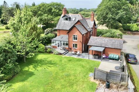 Liverpool Road, Neston, Cheshire, CH64 5 bed detached house for sale