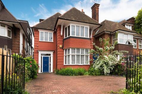 6 bedroom detached house for sale