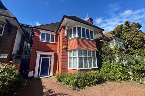 6 bedroom detached house for sale