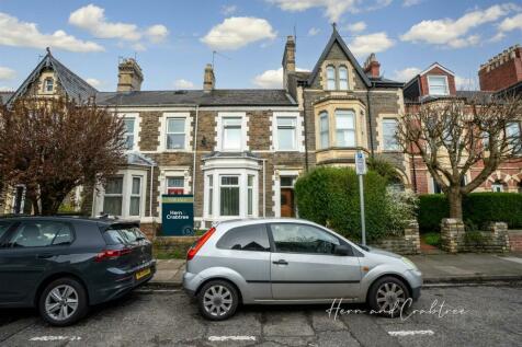 5 bedroom terraced house for sale