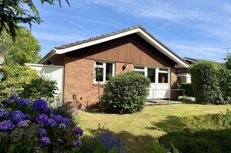 Furners Mead, Henfield 3 bed bungalow for sale