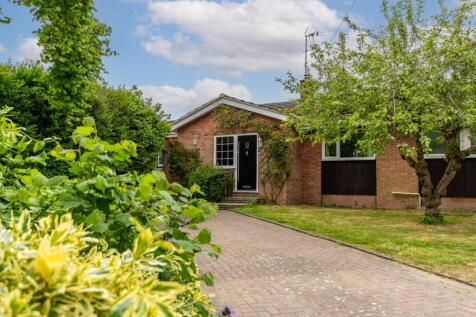 Church Road, Crowle, Worcester... 4 bed bungalow for sale