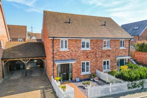 3 bedroom semi-detached house for sale