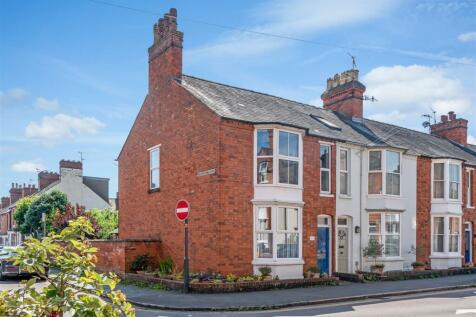 5 bedroom end of terrace house for sale