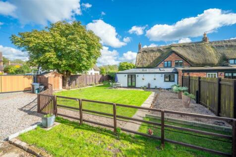 2 bedroom end of terrace house for sale