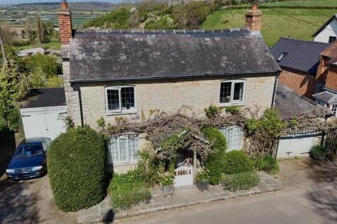Alcester B49 4 bed detached house for sale