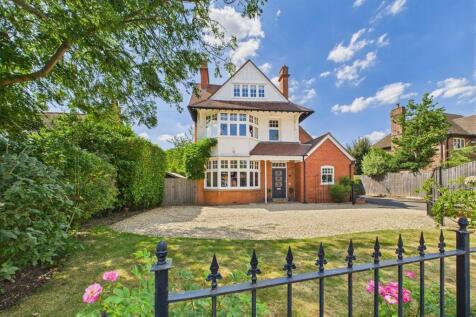 6 bedroom detached house for sale