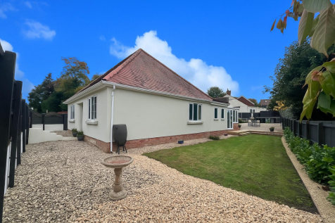 Alderminster, Stratford upon Avon CV37 3 bed detached bungalow for sale