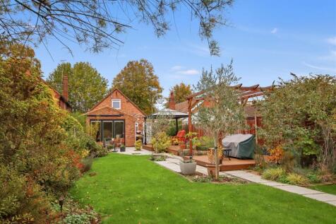 4 bedroom detached bungalow for sale