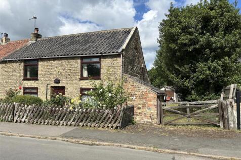 Main Street, Broomfleet, Brough 2 bed cottage for sale