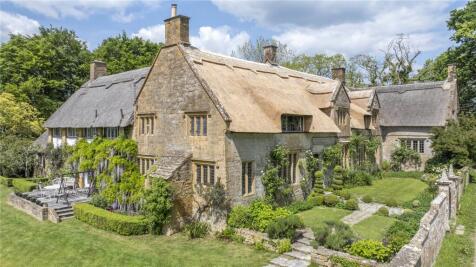 6 bedroom detached house for sale