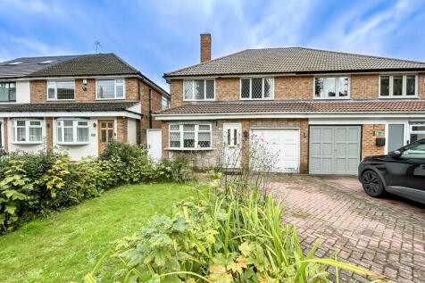 3 bedroom semi-detached house for sale