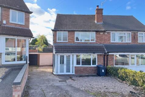 Pinewood Close, Great Barr Birmingham... 3 bed semi